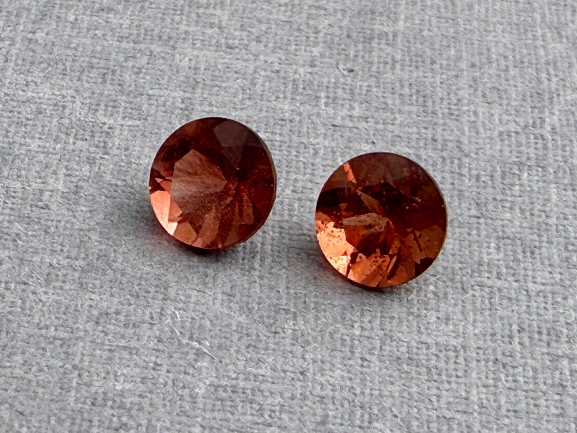 5mm Round Oregon Sunstone Pair | Ethically Sourced Gemstones | OSF228 - Gem Enthusiast