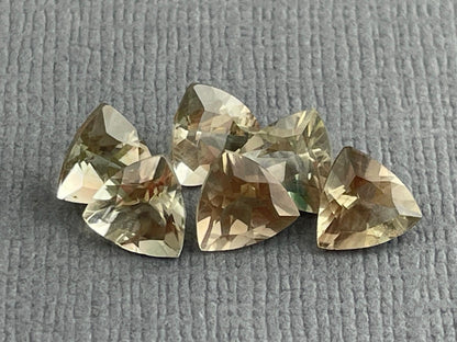 6mm Oregon Sunstone Trillion | Single Stone | Pale Peach or Green - Gem Enthusiast