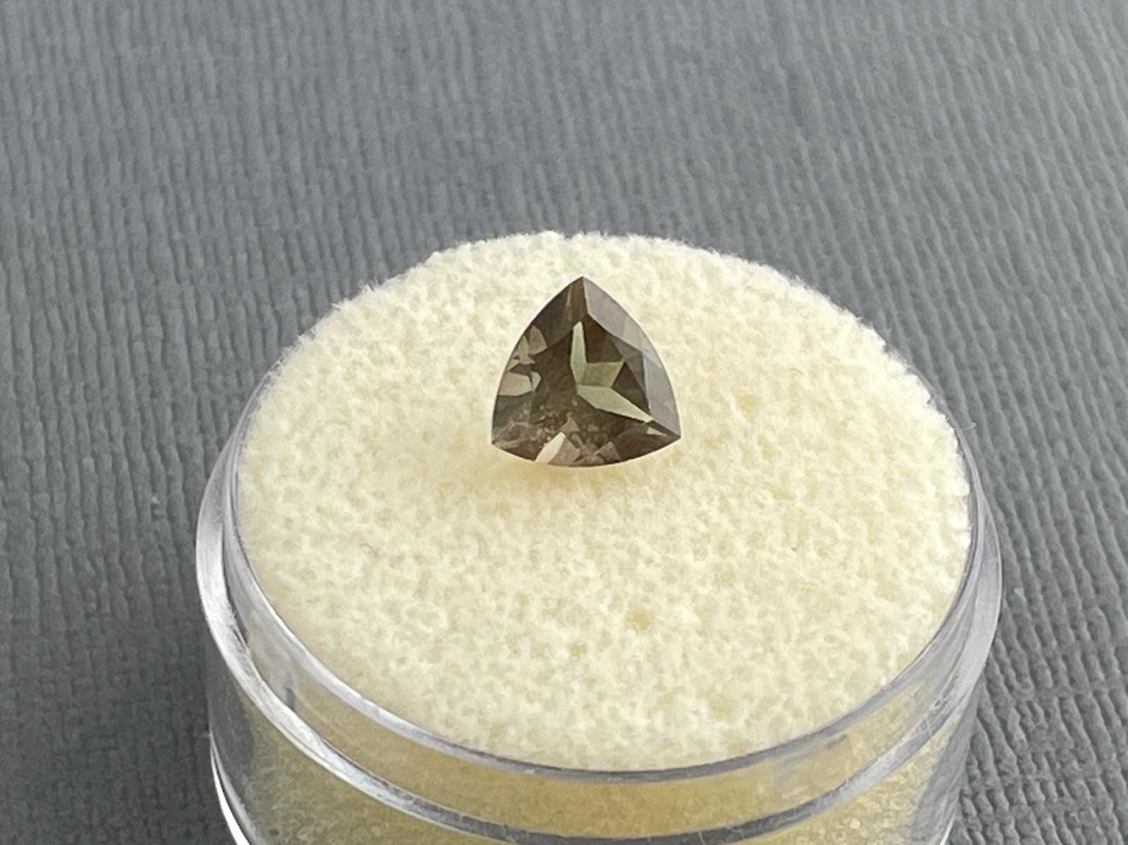 7mm Green Oregon Sunstone Trillion Faceted Gemstone | 1.1 carats | OSF160 - Oregon Sunstone - Gem Enthusiast