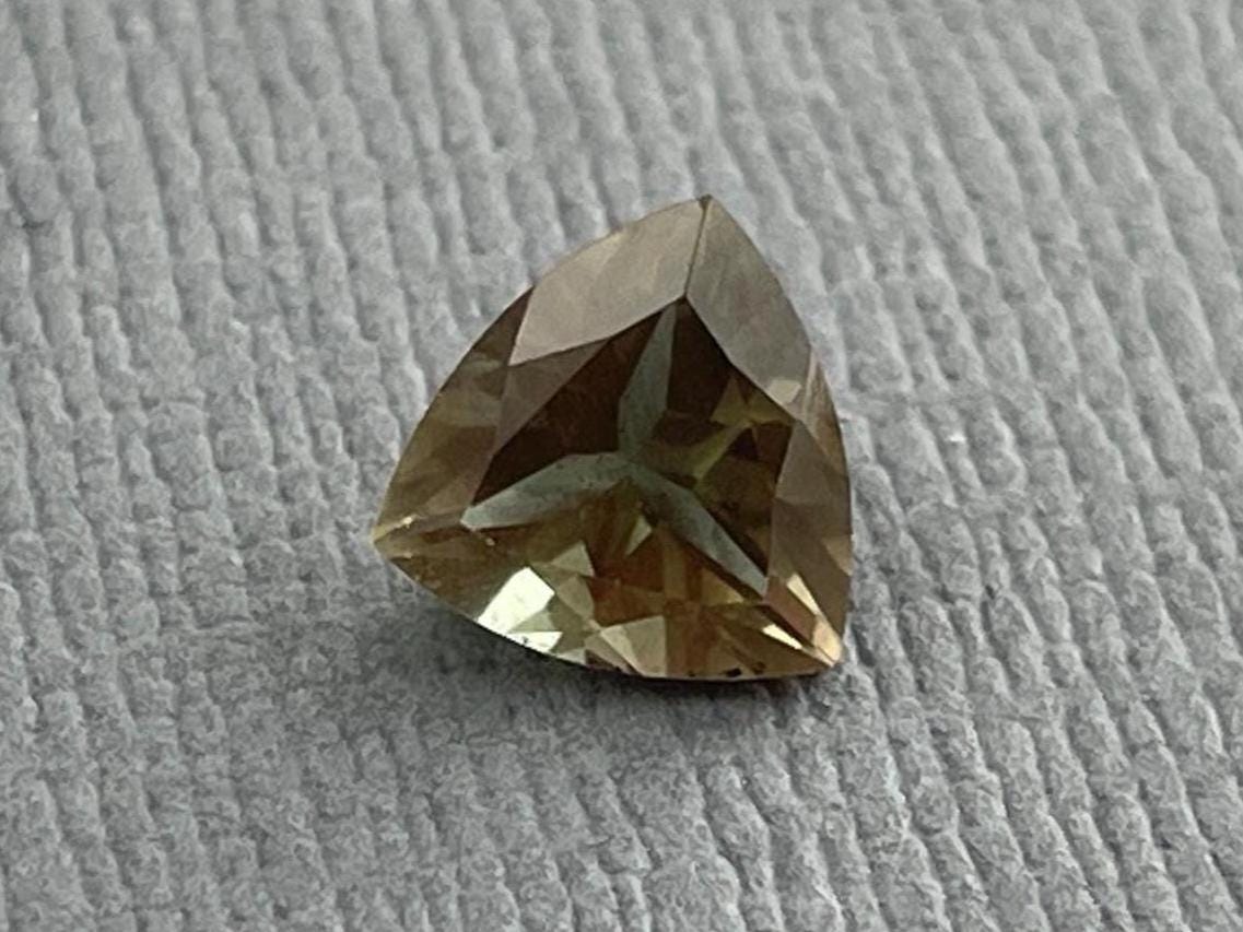 7mm Green Oregon Sunstone Trillion Faceted Gemstone | 1.1 carats | OSF160 - Oregon Sunstone - Gem Enthusiast