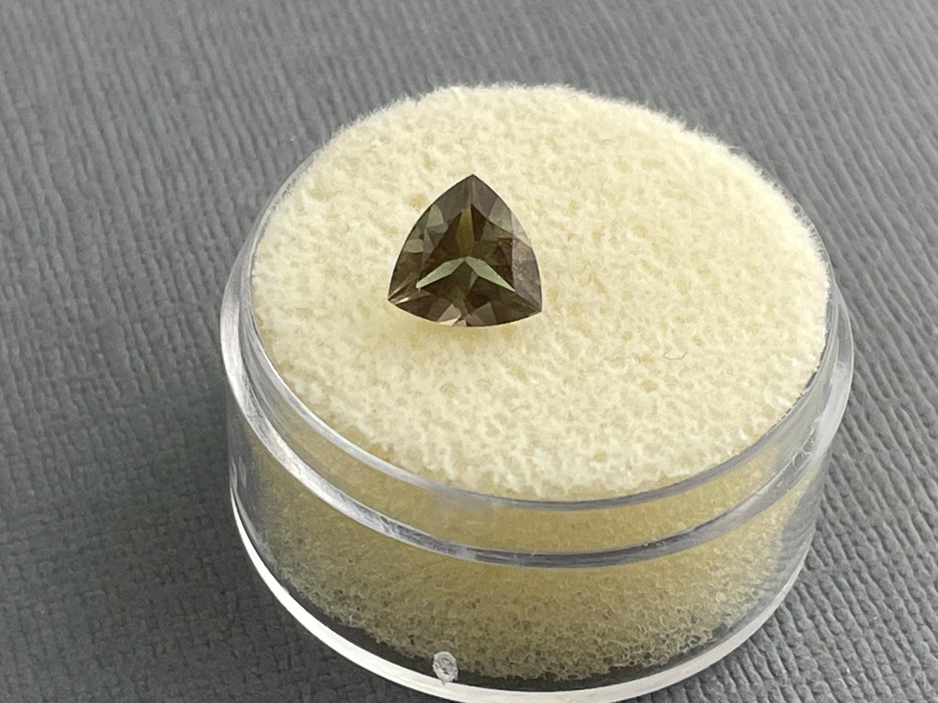 7mm Green Oregon Sunstone Trillion Faceted Gemstone | 1.1 carats | OSF160 - Oregon Sunstone - Gem Enthusiast