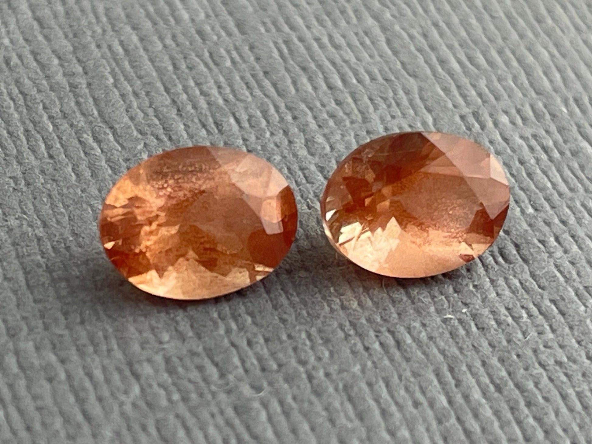 8x6 Oregon Sunstones Oval Pair with Schiller | 2.39 carats | OSF184 - Oregon Sunstone - Gem Enthusiast