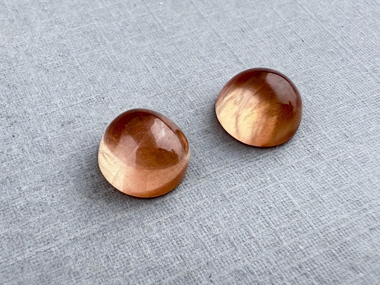 9mm Oregon Sunstones Round Cabochon Pair with Schiller | 6.4 carats | OSC313 - Oregon Sunstone - Gem Enthusiast
