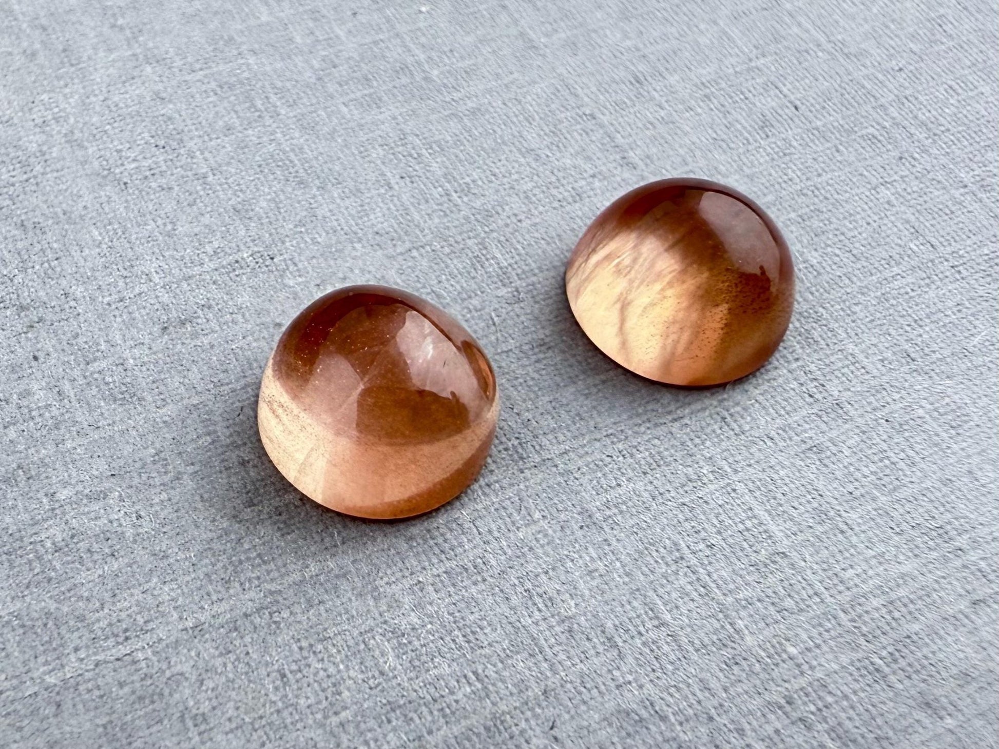 9mm Oregon Sunstones Round Cabochon Pair with Schiller | 6.4 carats | OSC313 - Oregon Sunstone - Gem Enthusiast