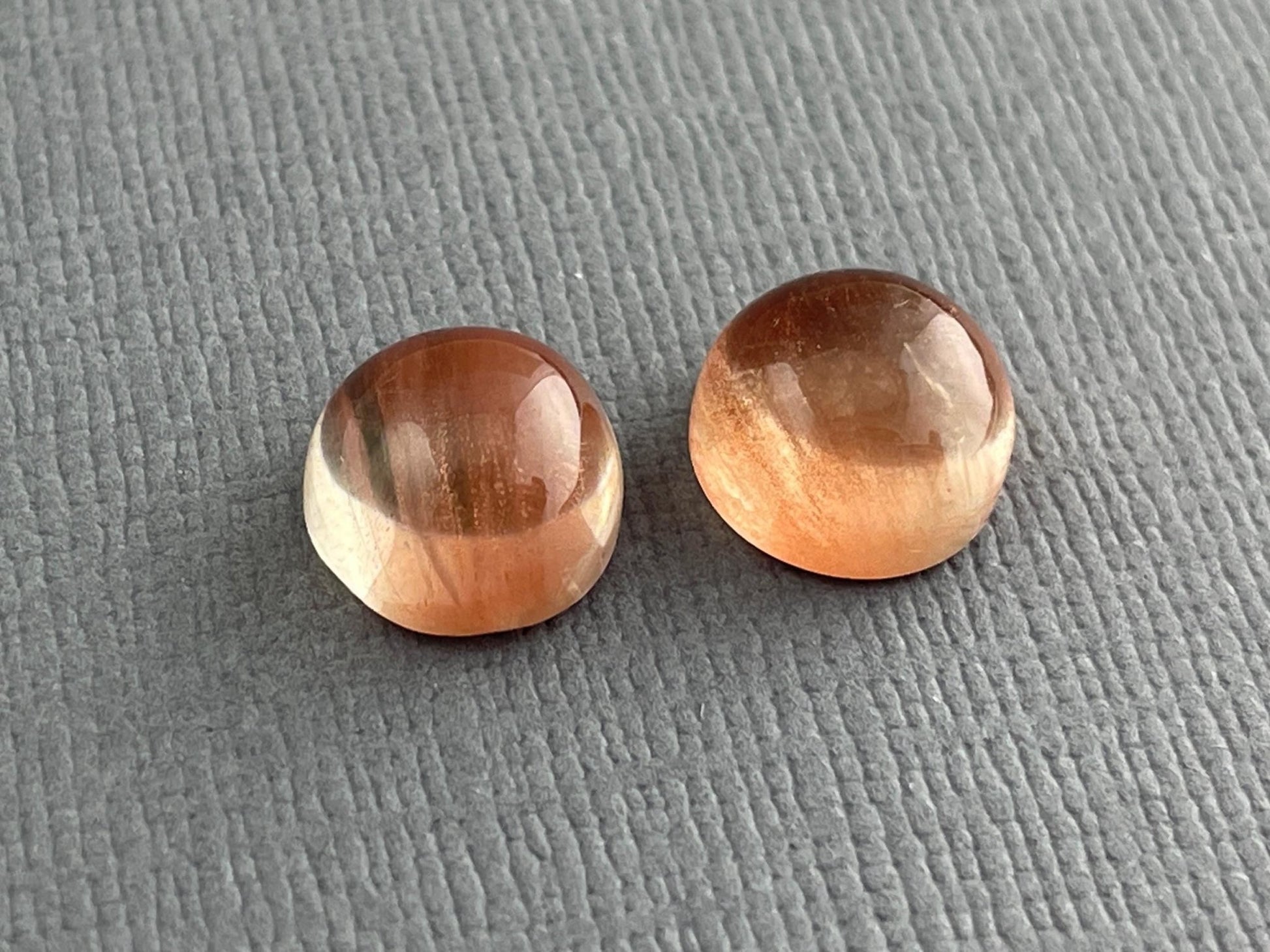 9mm Oregon Sunstones Round Cabochon Pair with Schiller | 7.2 carats | OSC263 - Oregon Sunstone - Gem Enthusiast