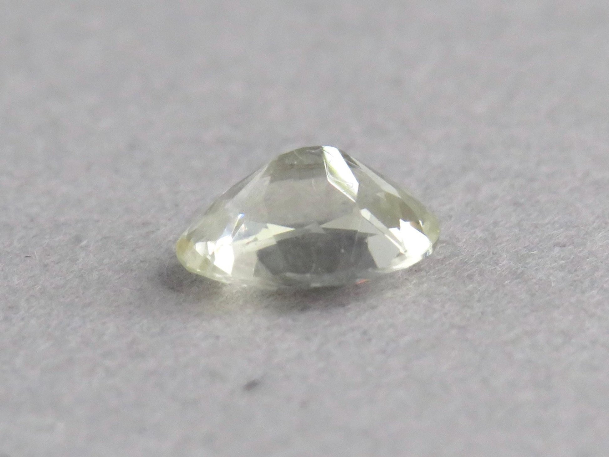 Alaska Labradorite Oval Faceted Gemstone | 7x5 | .4 carats - Gem Enthusiast