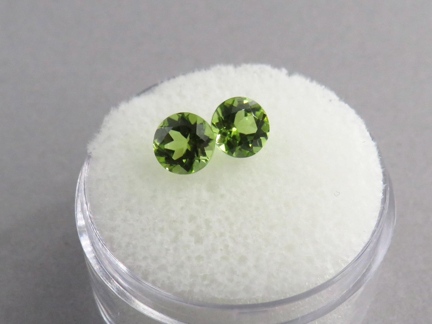 Arizona Peridot 5.5mm Round Pair | Round Natural Stone | PE213 - Gem Enthusiast