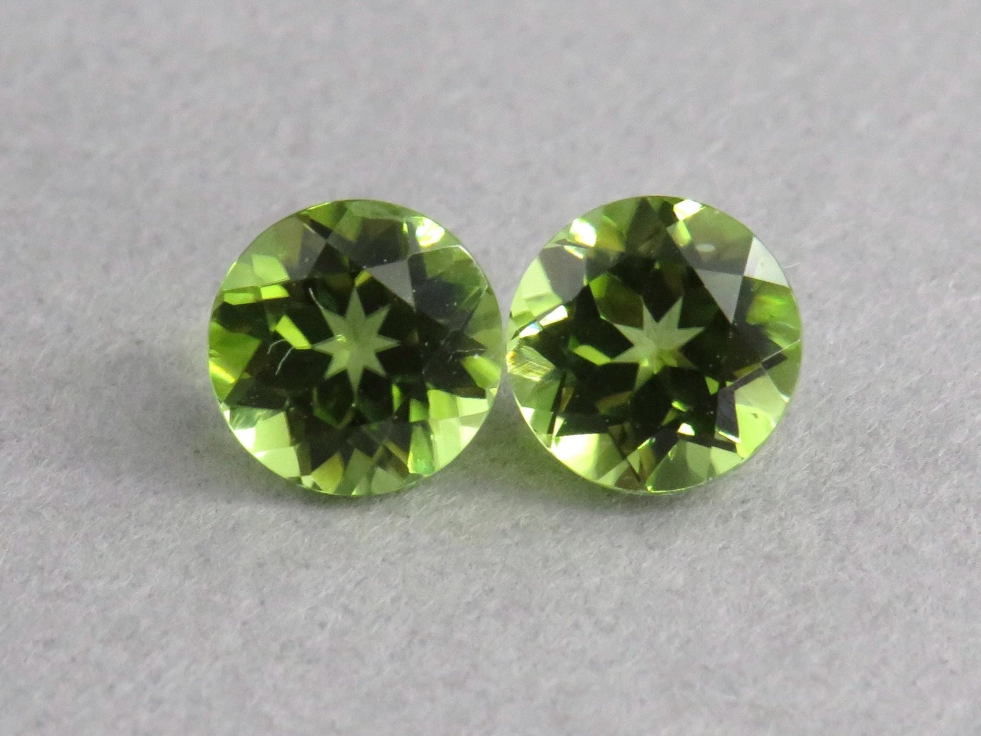 Arizona Peridot 5.5mm Round Pair | Round Natural Stone | PE213 - Gem Enthusiast