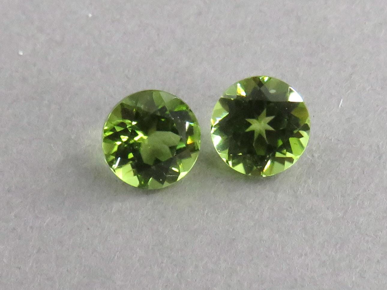 Arizona Peridot 5.5mm Round Pair | Round Natural Stone | PE213 - Gem Enthusiast