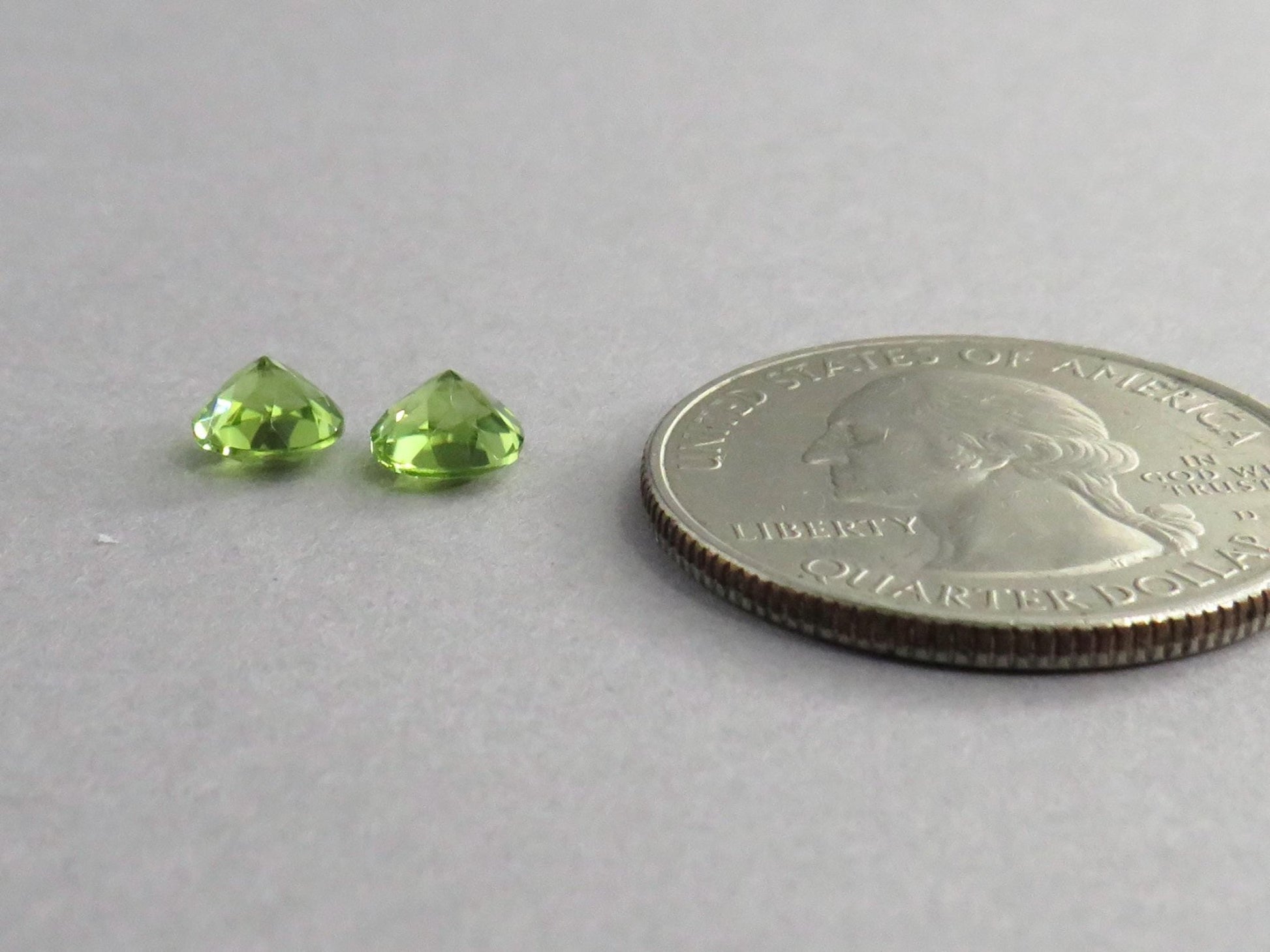 Arizona Peridot 5.5mm Round Pair | Round Natural Stone | PE213 - Gem Enthusiast