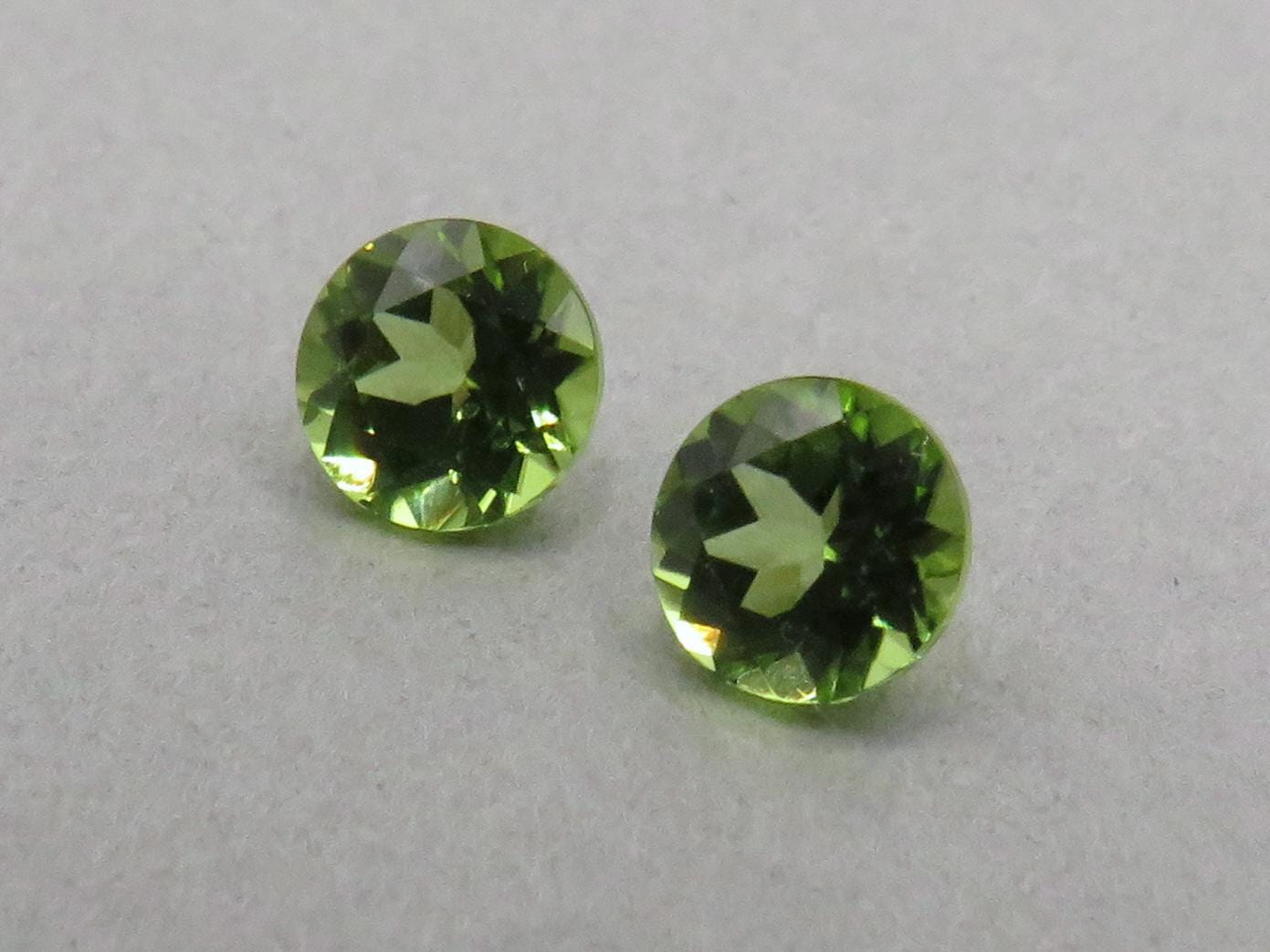 Arizona Peridot 5.5mm Round Pair | Round Natural Stone | PE217 - Gem Enthusiast