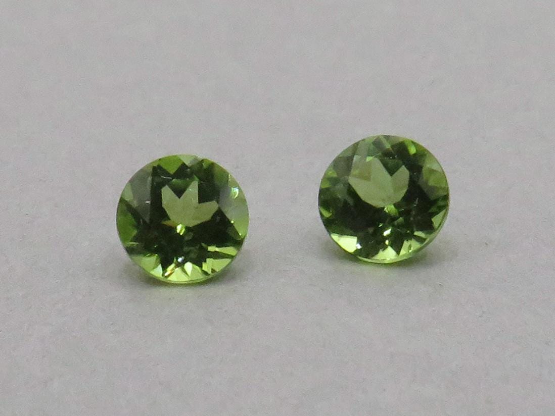 Arizona Peridot 5.5mm Round Pair | Round Natural Stone | PE217 - Gem Enthusiast