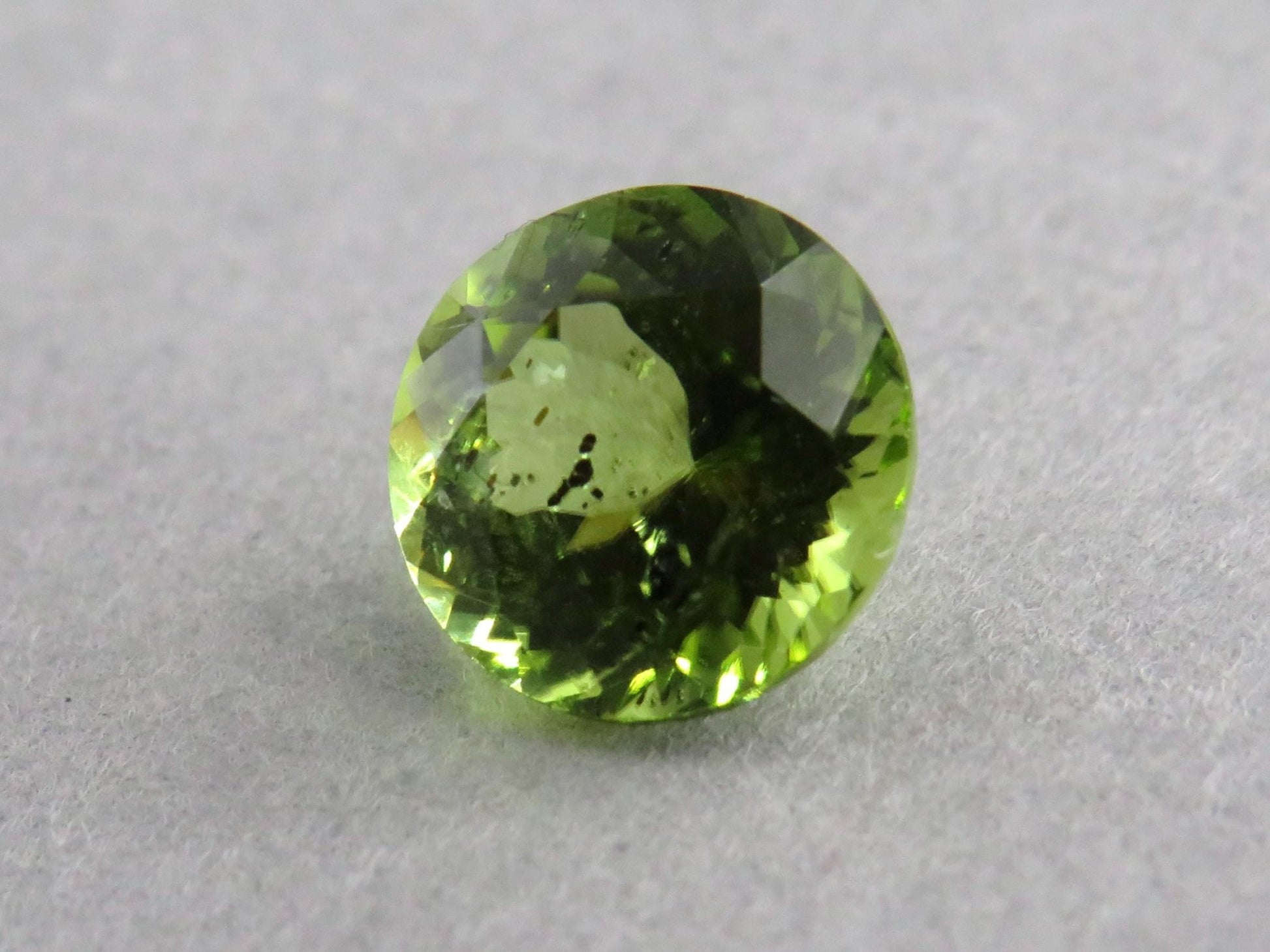 Arizona Peridot 7mm Round | Natural Stone with Mineral Inclusions | USA | PE215 - Gem Enthusiast