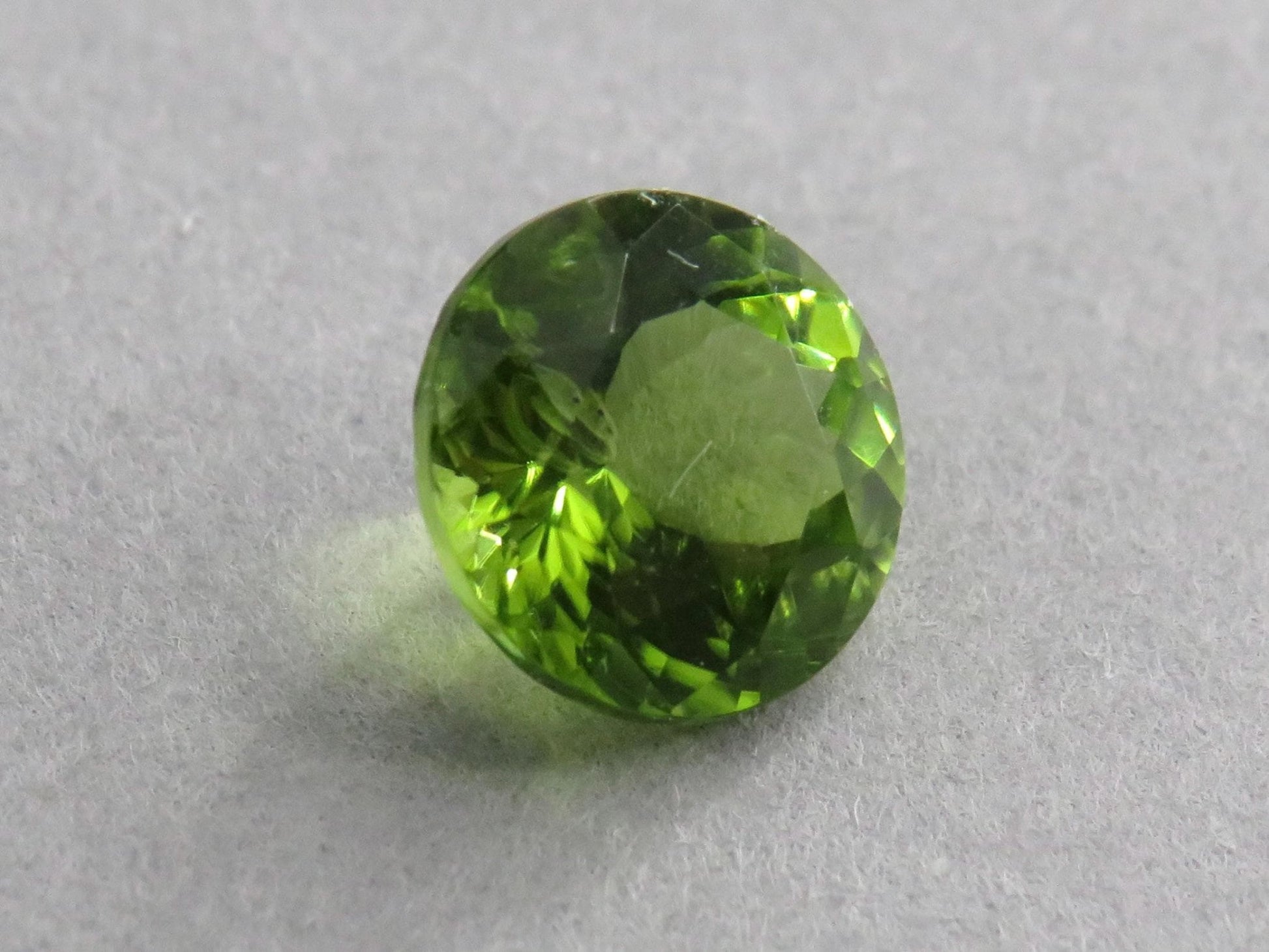 Arizona Peridot 7mm Round | Round Natural Stone | USA | PE216 - Gem Enthusiast