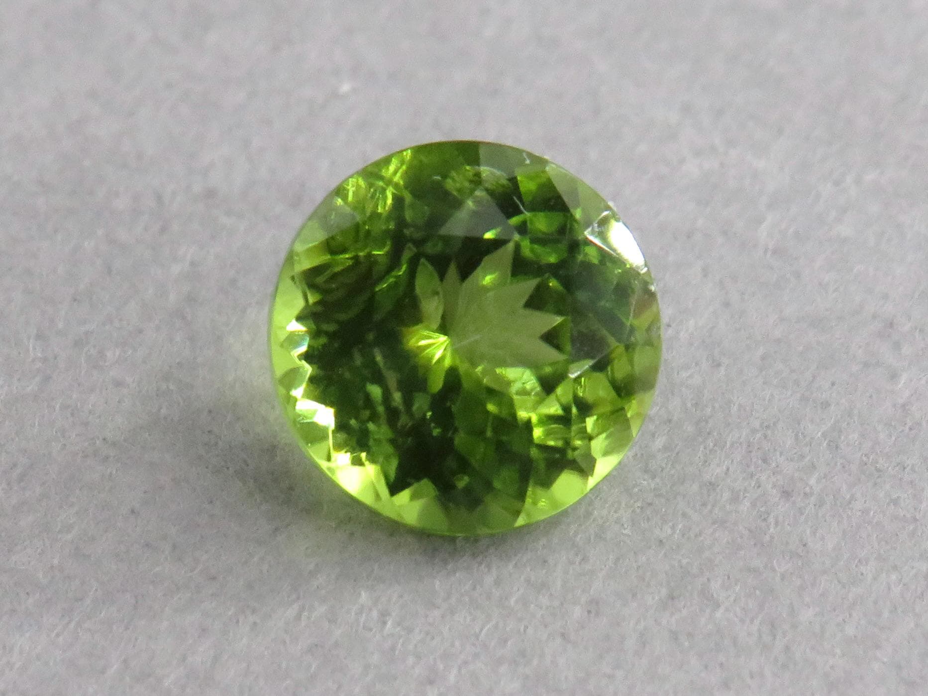 Arizona Peridot 7mm Round | Round Natural Stone | USA | PE216 - Gem Enthusiast