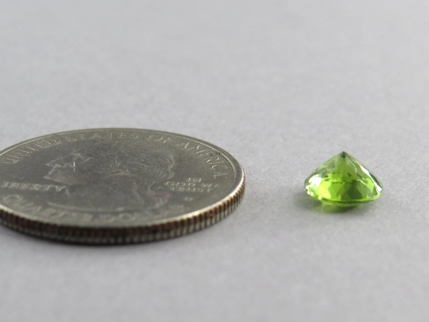 Arizona Peridot 7mm Round | Round Natural Stone | USA | PE216 - Gem Enthusiast