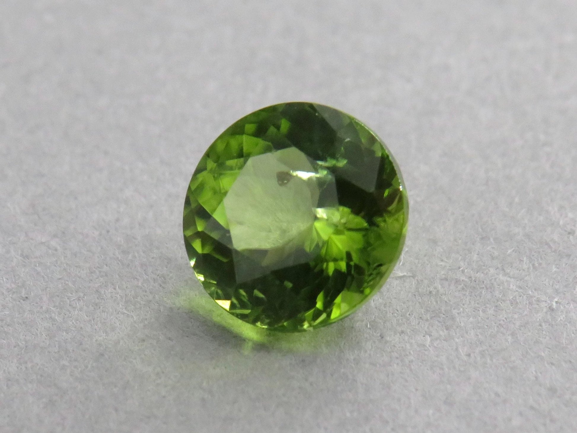 Arizona Peridot 7mm Round | Round Natural Stone | USA | PE216 - Gem Enthusiast
