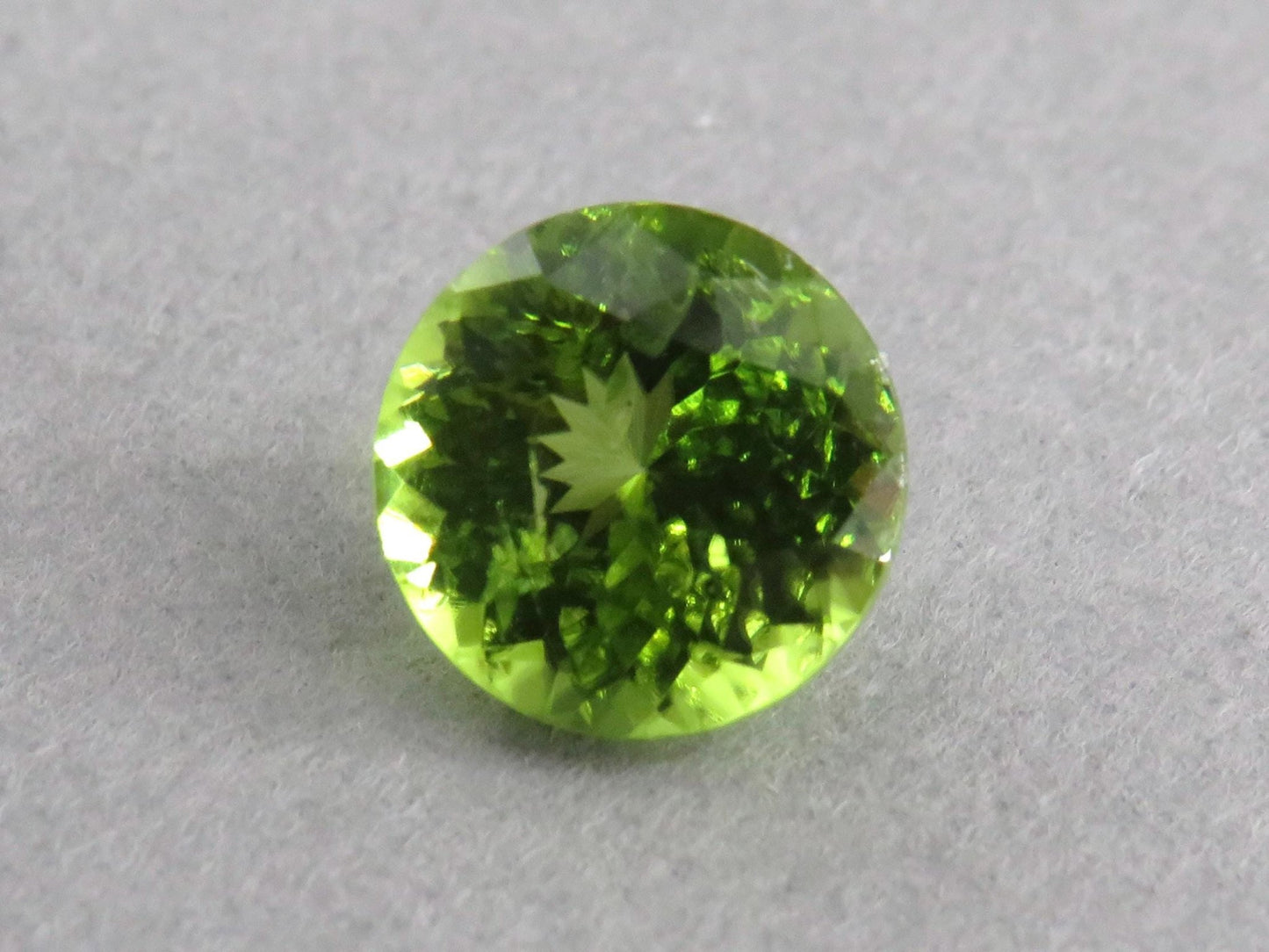 Arizona Peridot 7mm Round | Round Natural Stone | USA | PE216 - Gem Enthusiast