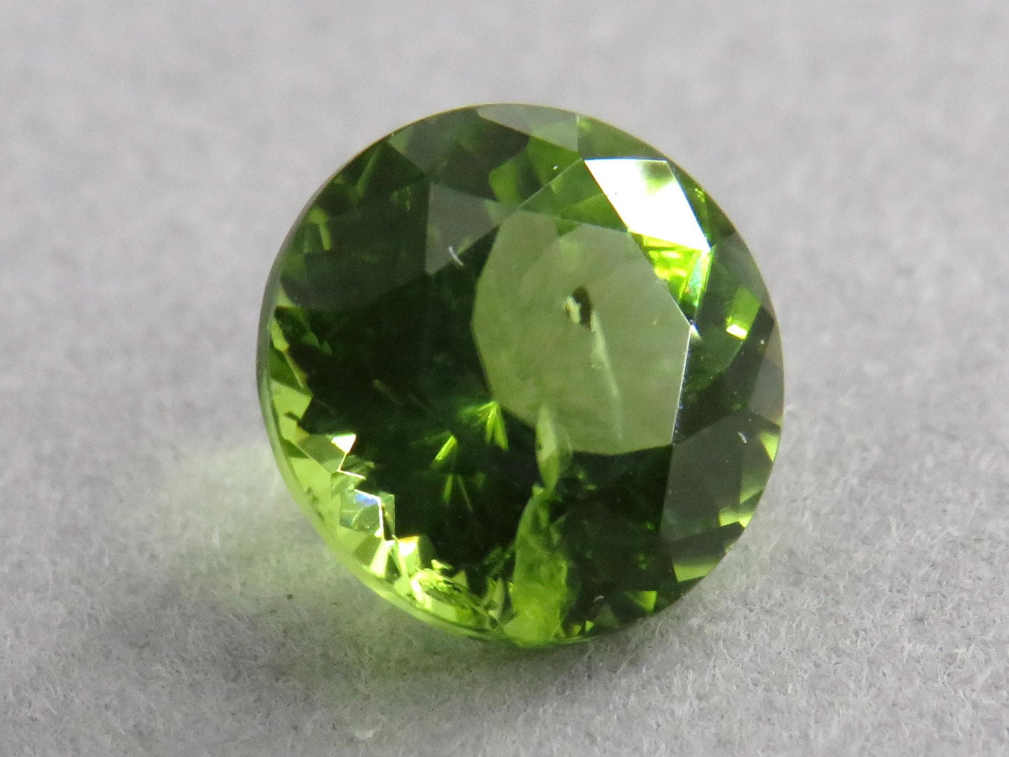 Arizona Peridot 7mm Round | Round Natural Stone | USA | PE216 - Gem Enthusiast