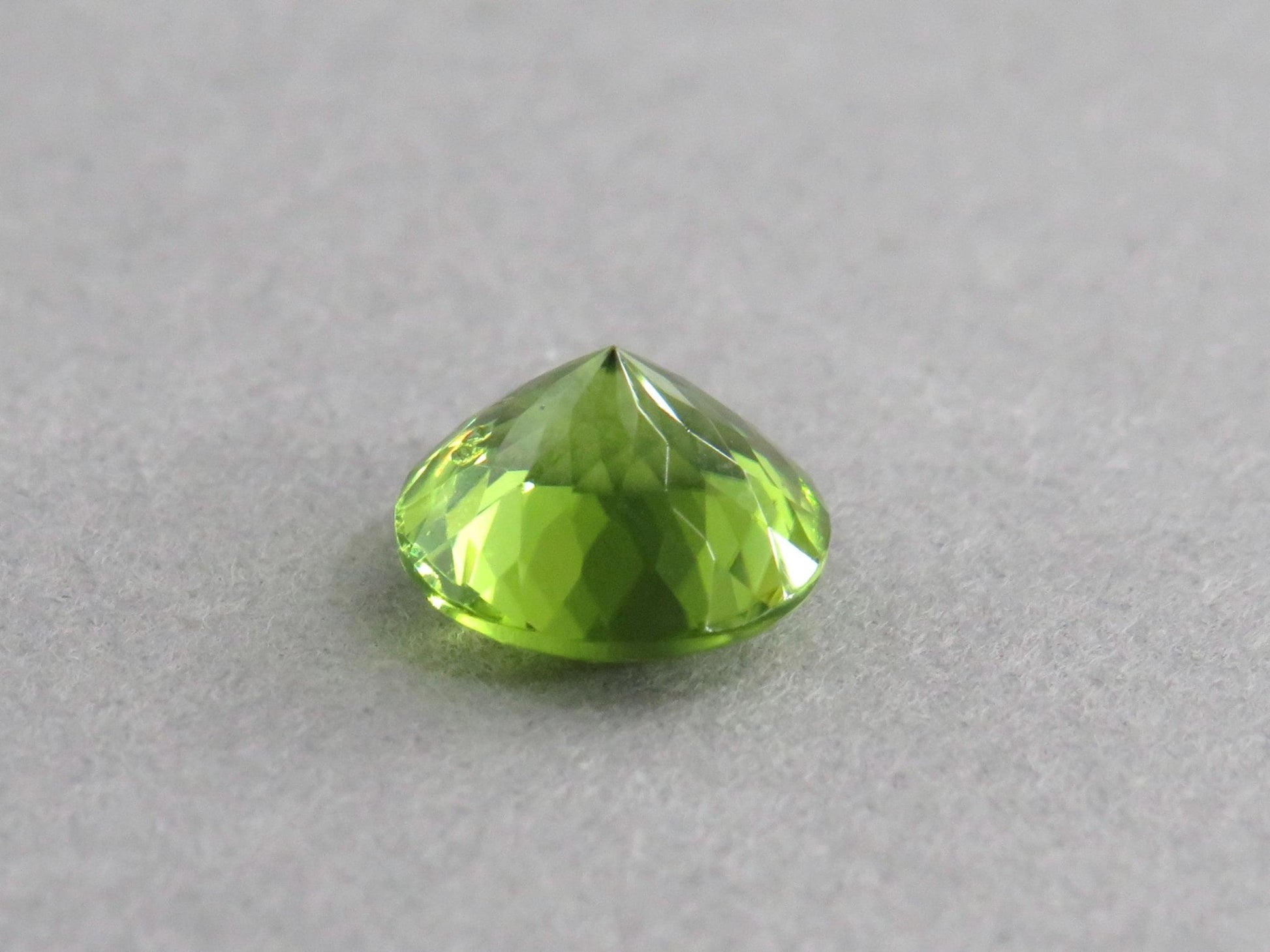 Arizona Peridot 7mm Round | Round Natural Stone | USA | PE216 - Gem Enthusiast
