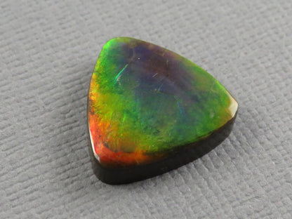 Canadian Ammolite Cabochon Triangle | Korite | 14x14mm, 7.35ct | AC105 - Gem Enthusiast