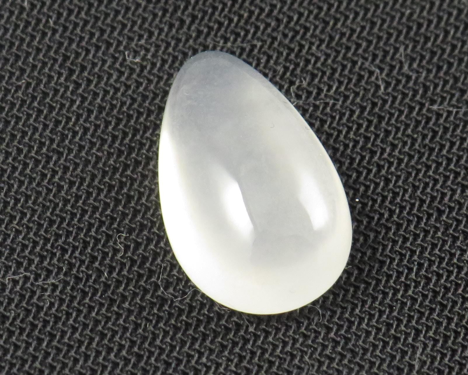 Chalcedony Cabochon Pear |12.4x7.7mm, 2.81ct | Kohama Japan | CA352 - Gem Enthusiast