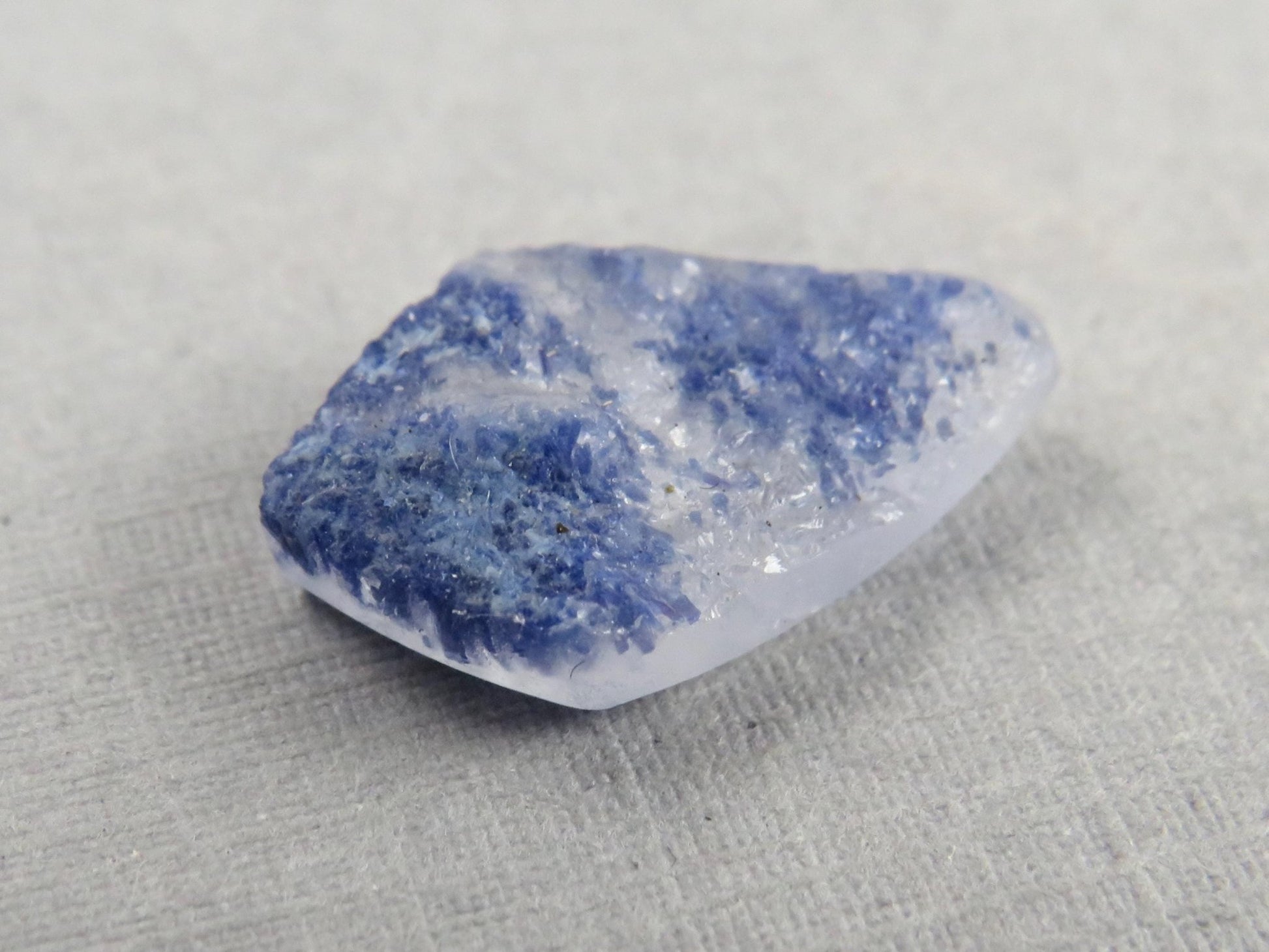 Dumortierite in Quartz | Druzy Crystal | Rough Top Triangle | 17x11mm, 5.5ct | QU557 - Gem Enthusiast