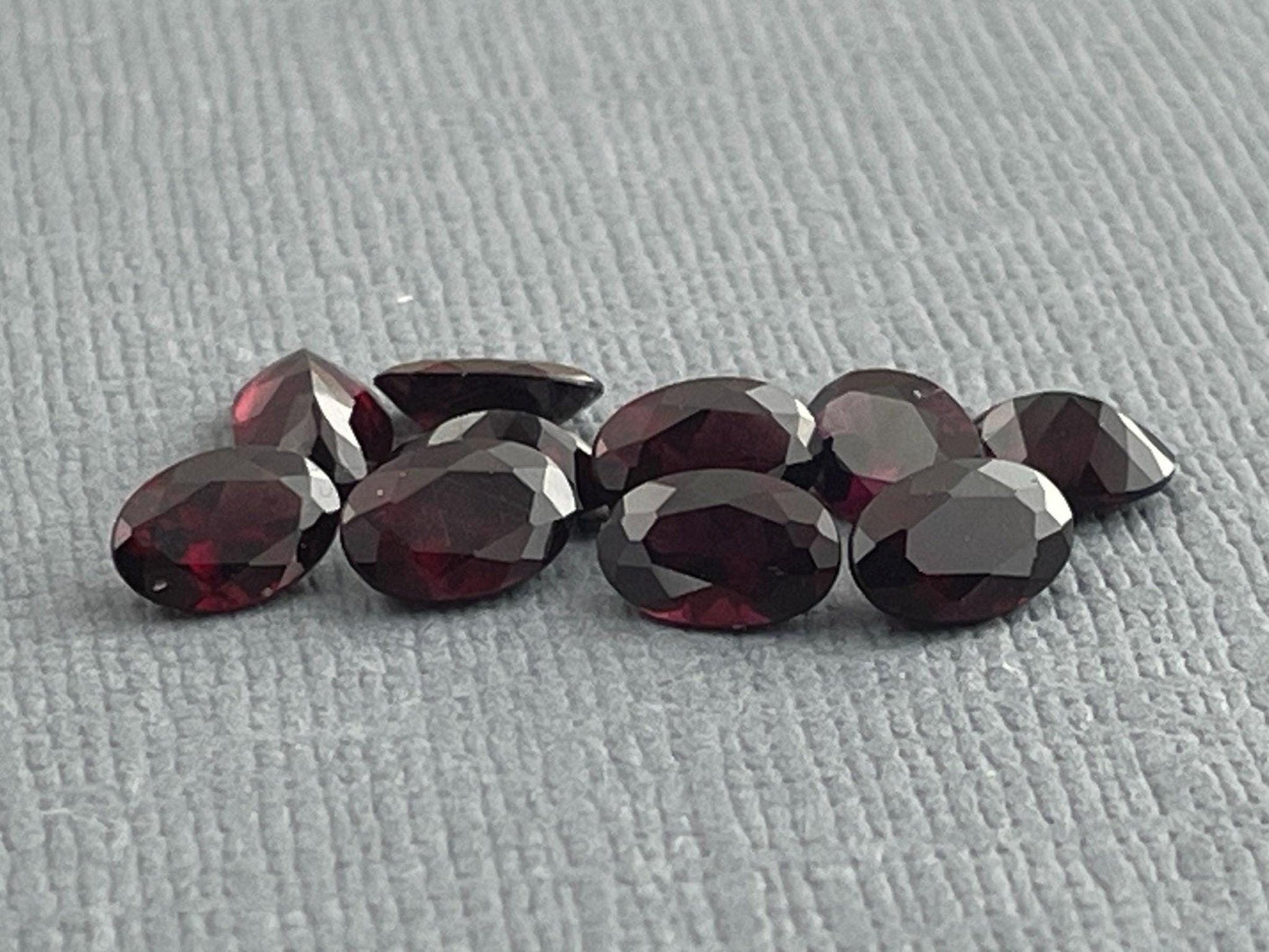 6x4 Anthill Chrome Pyrope Garnet | Loose Oval Faceted Gemstone | Arizona Mine - - GemEnthusiast