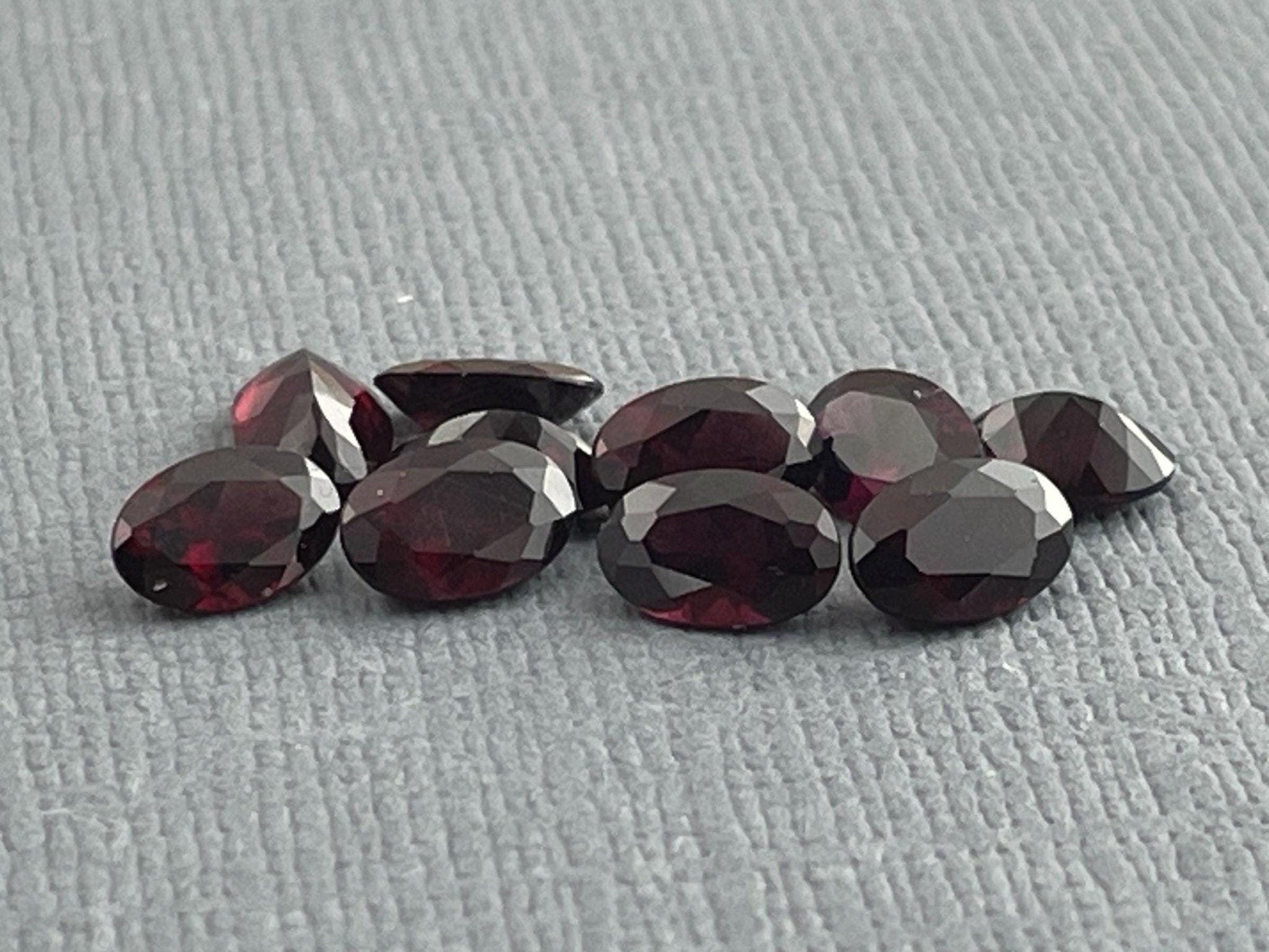 6x4 Anthill Chrome Pyrope Garnet | Loose Oval Faceted Gemstone | Arizona Mine - - GemEnthusiast