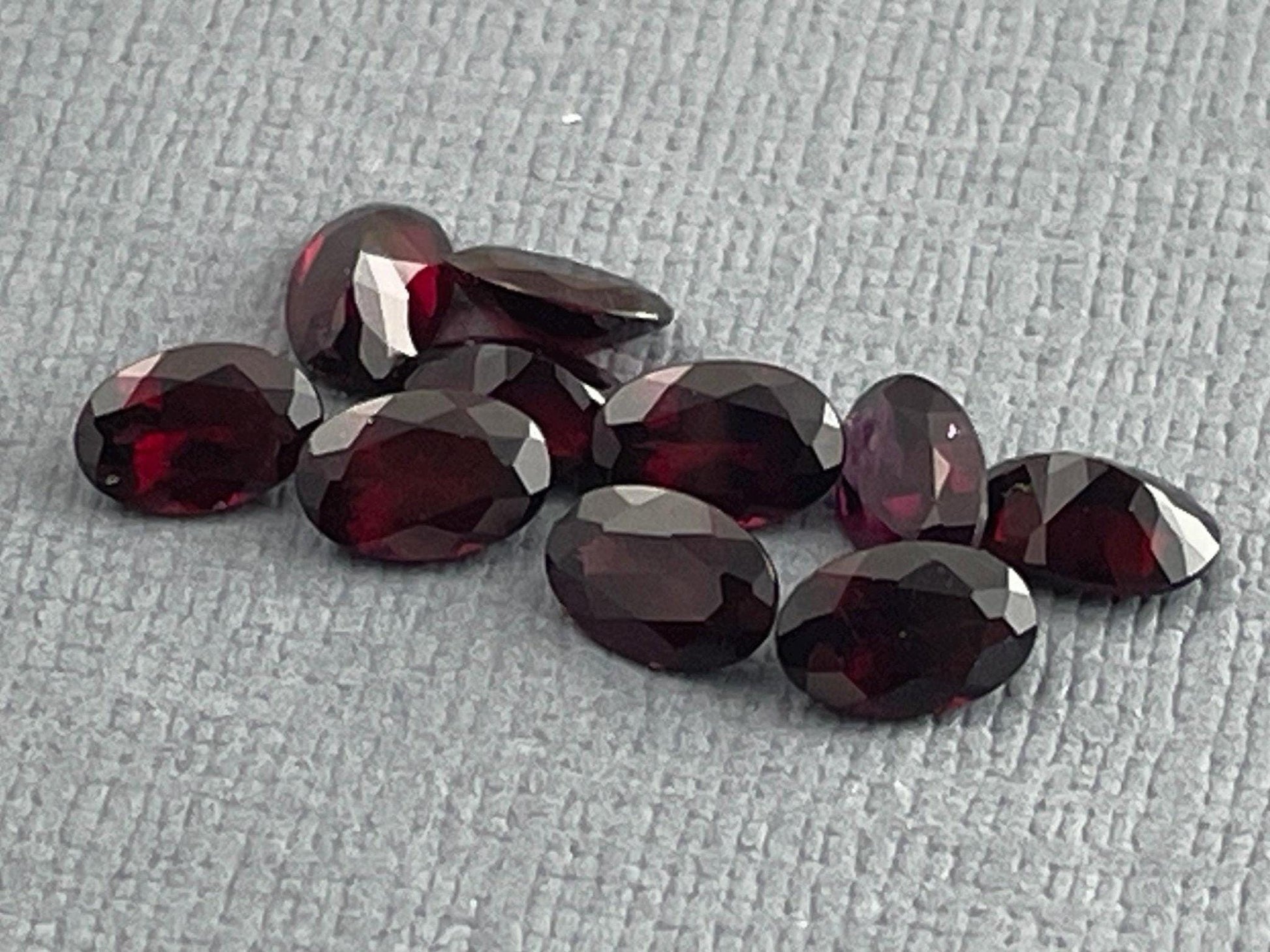 6x4 Anthill Chrome Pyrope Garnet | Loose Oval Faceted Gemstone | Arizona Mine - - GemEnthusiast