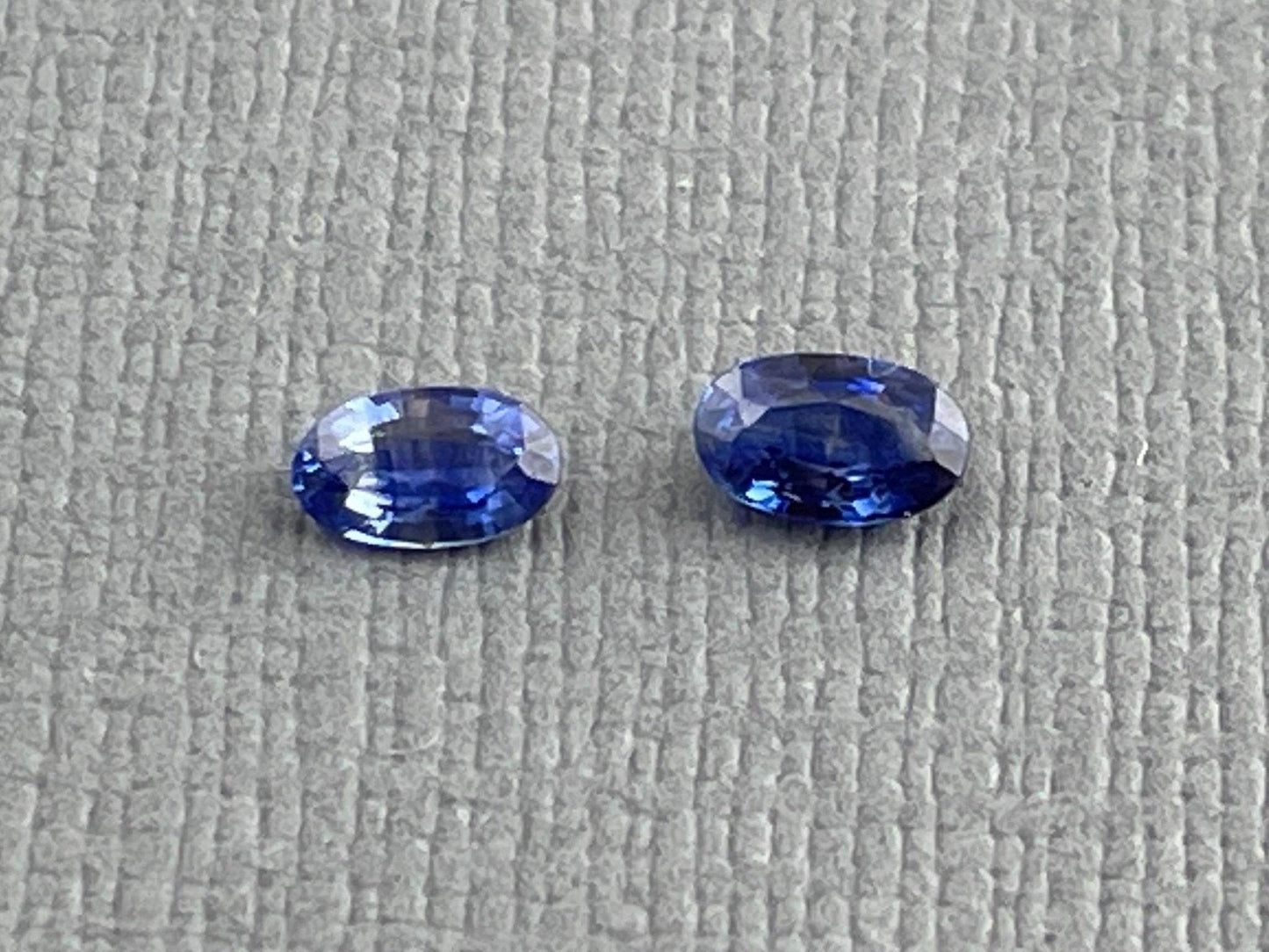 Blue Bicolor Sapphire Faceted Ovals | 5x3 mm | 4 Stones per Lot - Blue Sapphire - GemEnthusiast