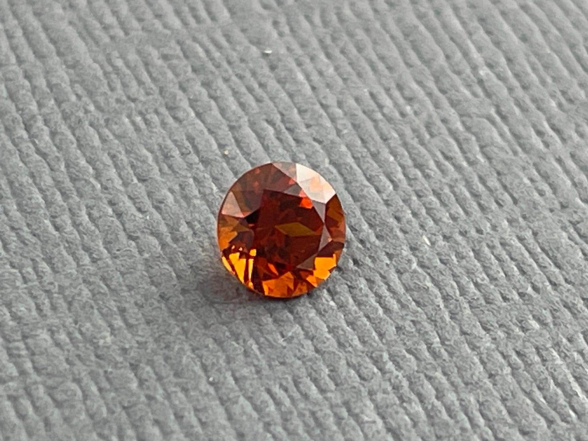 4.5mm Spessartine Garnet Round | Per Stone | Mandarin Orange | Loose Natural Gemstones - Spessartine Garnet - GemEnthusiast