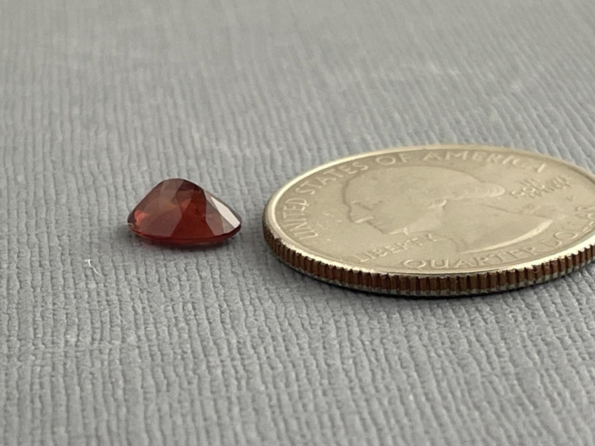 8x6 Red Oregon Sunstone Oval Faceted Gemstone | 1.12 carats | OSF180 - - GemEnthusiast