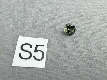 3.5mm Montana Sapphire: Green Round Brilliant Loose Gemstone, Per Stone - Montana Sapphire - GemEnthusiast