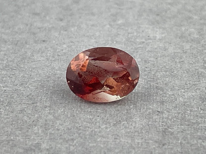8x6 Oregon Sunstone Oval Faceted Gemstone | 1.27 carats | OSF211 - - GemEnthusiast