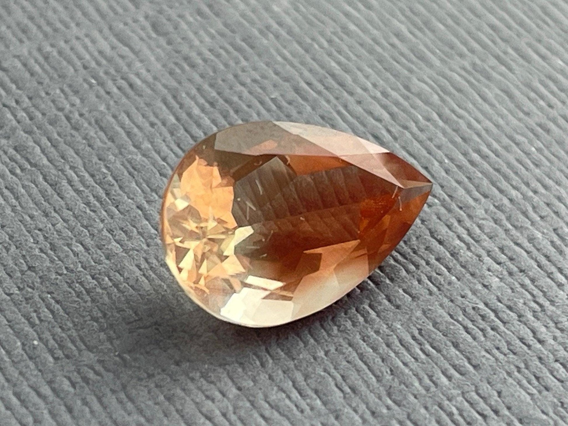 Oregon Sunstone Pear Gemstone | 14x9 mm | 4 carats | OSF187 - - GemEnthusiast