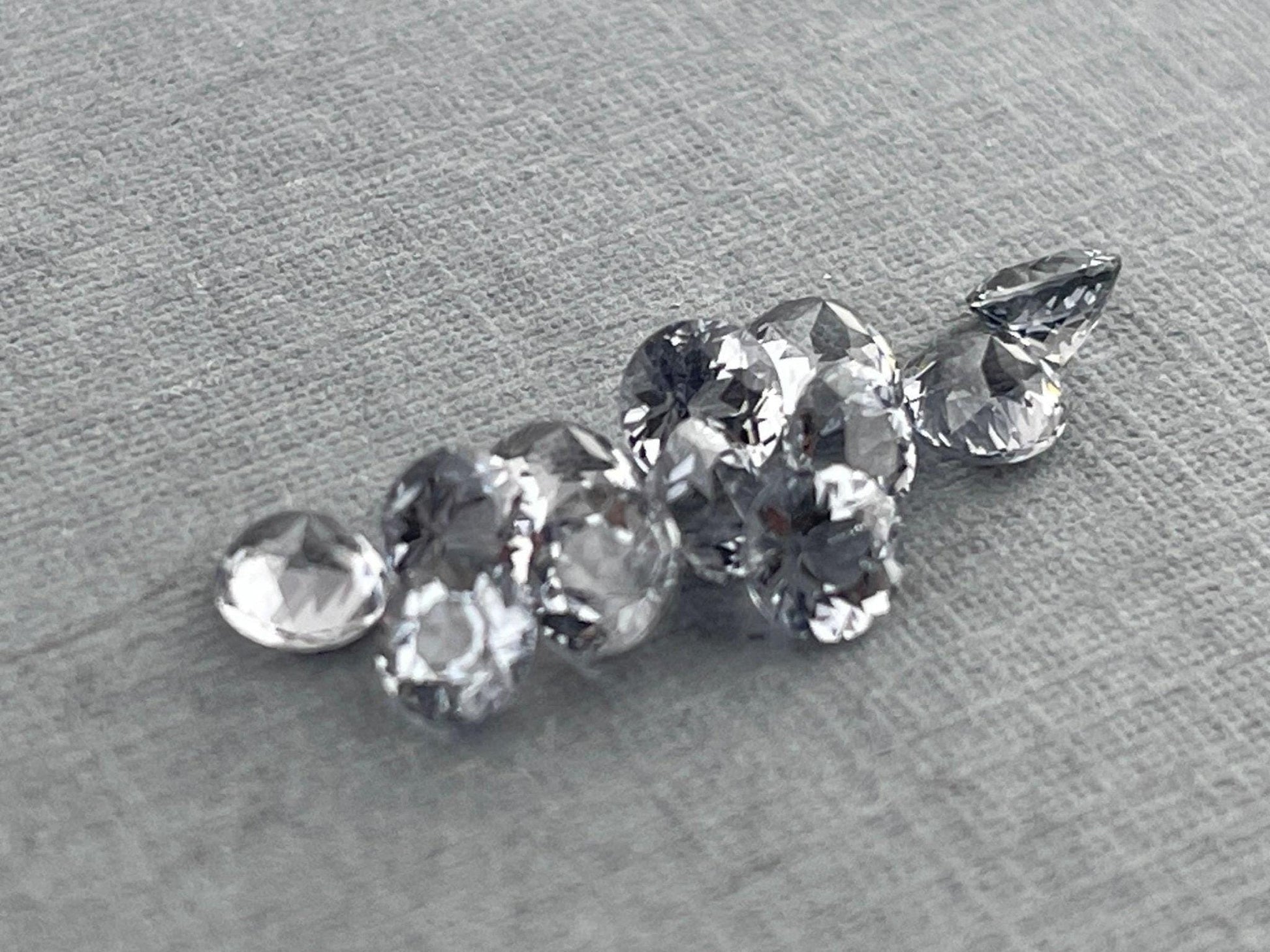 3.5 mm Platinum Spinel Faceted Round | Mozambique Natural Gemstone | P173 - Natural Spinel - GemEnthusiast