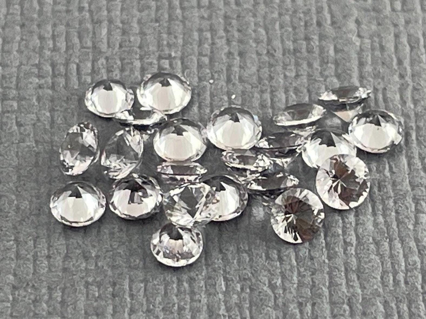 Platinum Spinel Round | 2.5mm or 3mm | Natural Mozambique Gemstone - Natural Spinel - GemEnthusiast