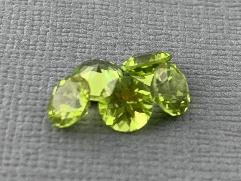 Arizona Peridot | 3mm 3.5mm | Loose Round Faceted Gemstone | Mined in the USA - Arizona Peridot - GemEnthusiast