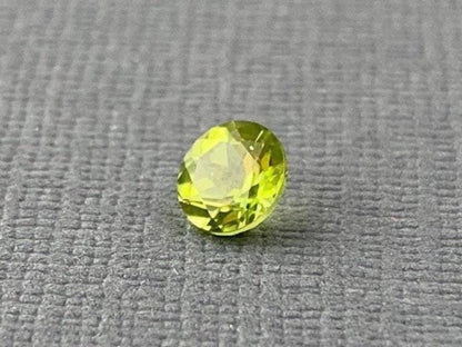 Arizona Peridot | 3mm 3.5mm | Loose Round Faceted Gemstone | Mined in the USA - Arizona Peridot - GemEnthusiast