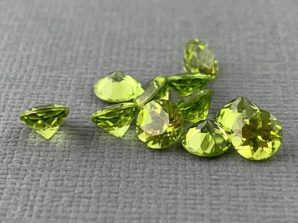 Arizona Peridot | 3mm 3.5mm | Loose Round Faceted Gemstone | Mined in the USA - Arizona Peridot - GemEnthusiast