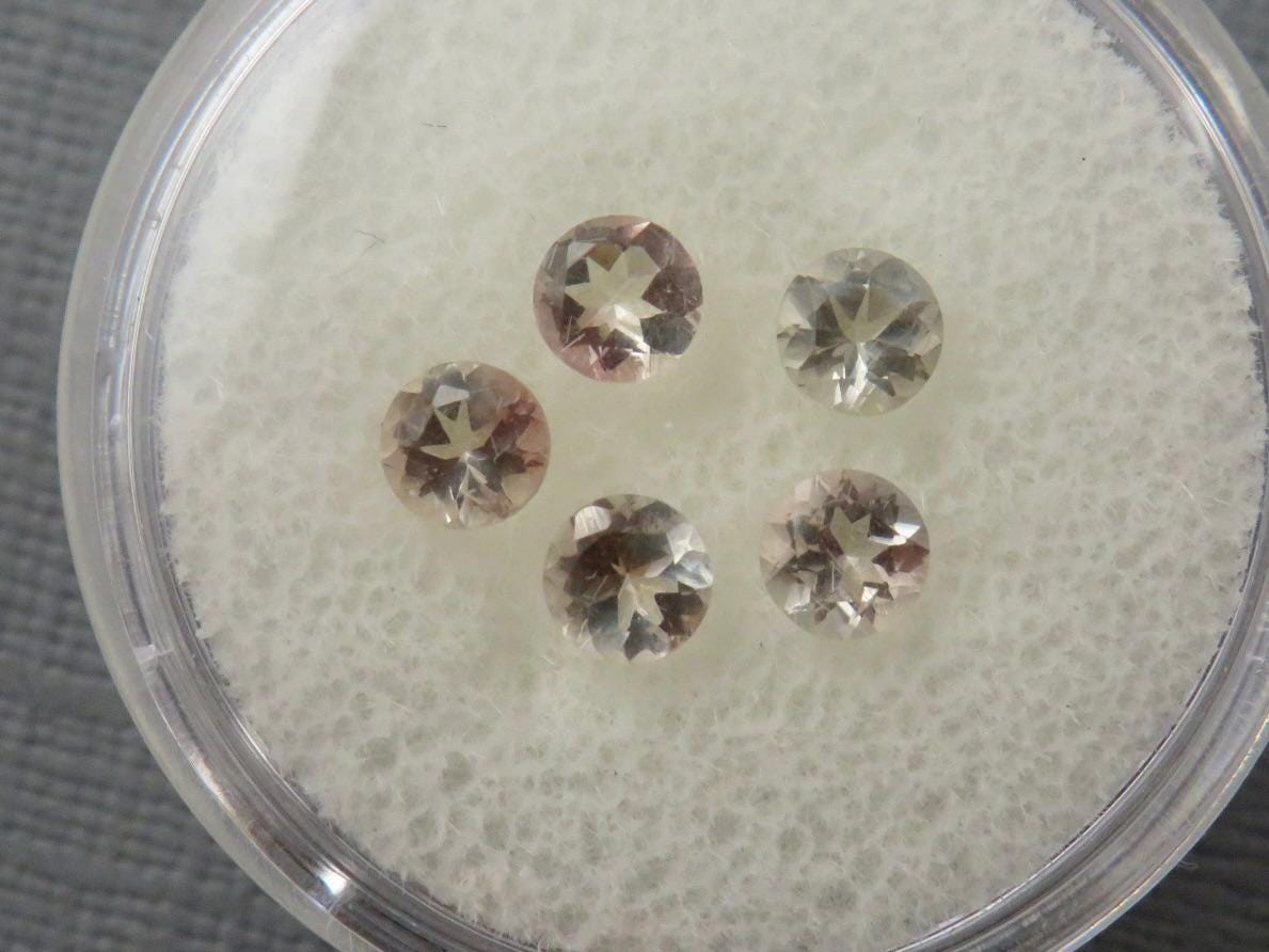 4mm Oregon Sunstone Round Lot | Soft Peach Bi-color | OSF232 - Oregon Sunstone - GemEnthusiast