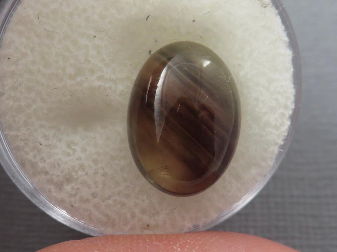 Bicolor Oregon Sunstone with Red and Green | 14x10mm Oval Cabochon | 6.14 carats | OSC338 - Oregon Sunstone - GemEnthusiast