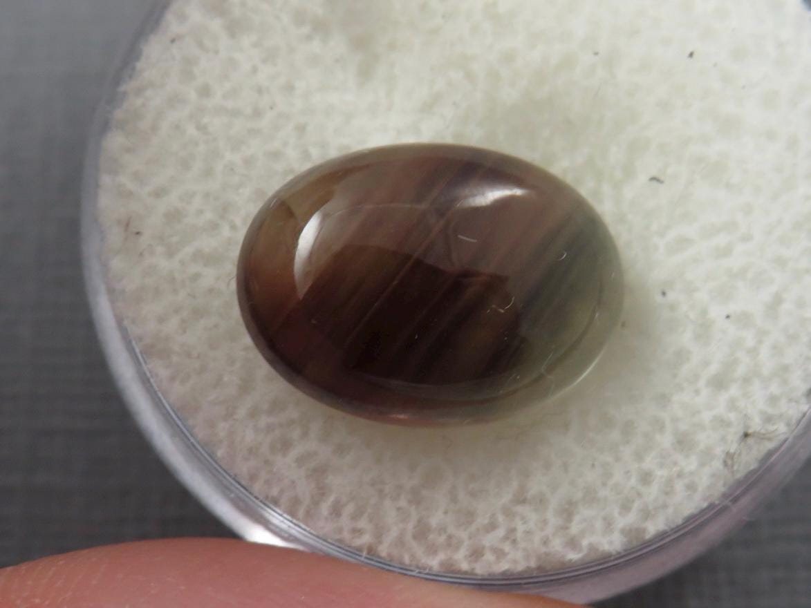Bicolor Oregon Sunstone with Red and Green | 14x10mm Oval Cabochon | 6.14 carats | OSC338 - Oregon Sunstone - GemEnthusiast