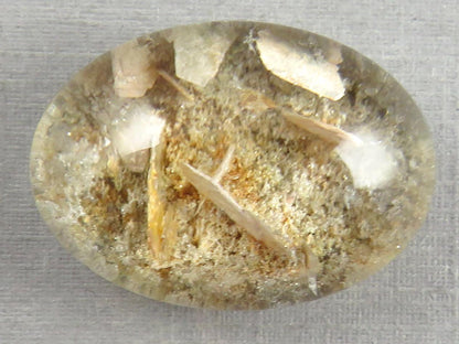 Garden Quartz with Chlorite | 26x19mm | Scenic Oval Gemstone | QU542 - Chlorite in Quartz - GemEnthusiast