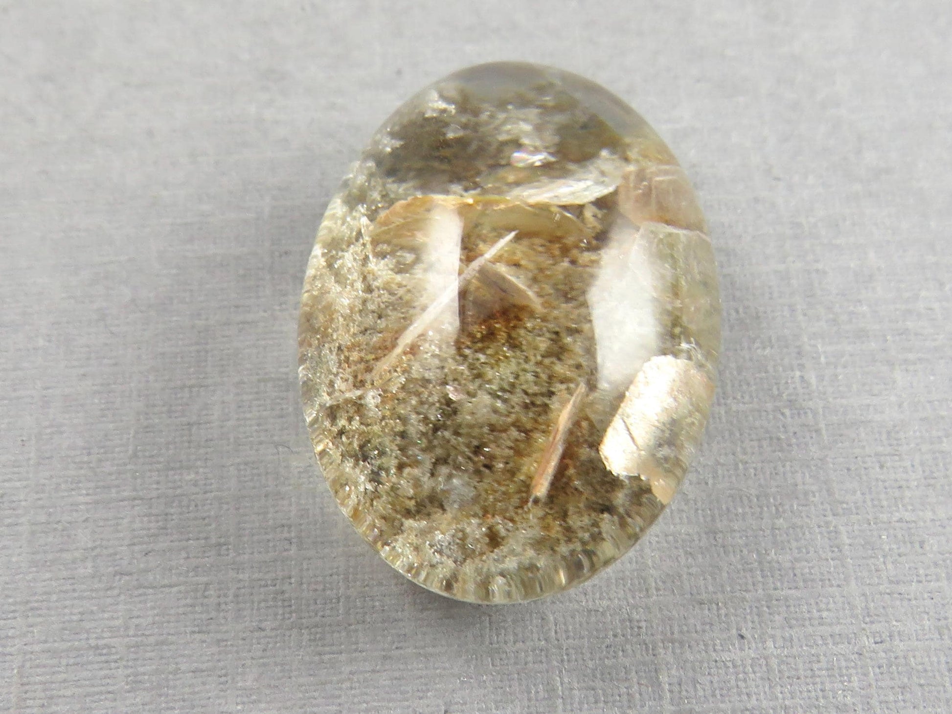 Garden Quartz with Chlorite | 26x19mm | Scenic Oval Gemstone | QU542 - Chlorite in Quartz - GemEnthusiast