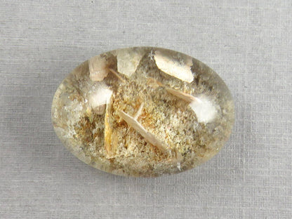 Garden Quartz with Chlorite | 26x19mm | Scenic Oval Gemstone | QU542 - Chlorite in Quartz - GemEnthusiast