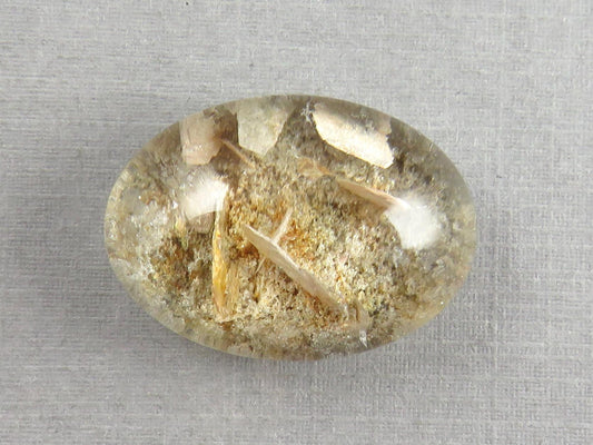 Garden Quartz with Chlorite | 26x19mm | Scenic Oval Gemstone | QU542 - Chlorite in Quartz - GemEnthusiast