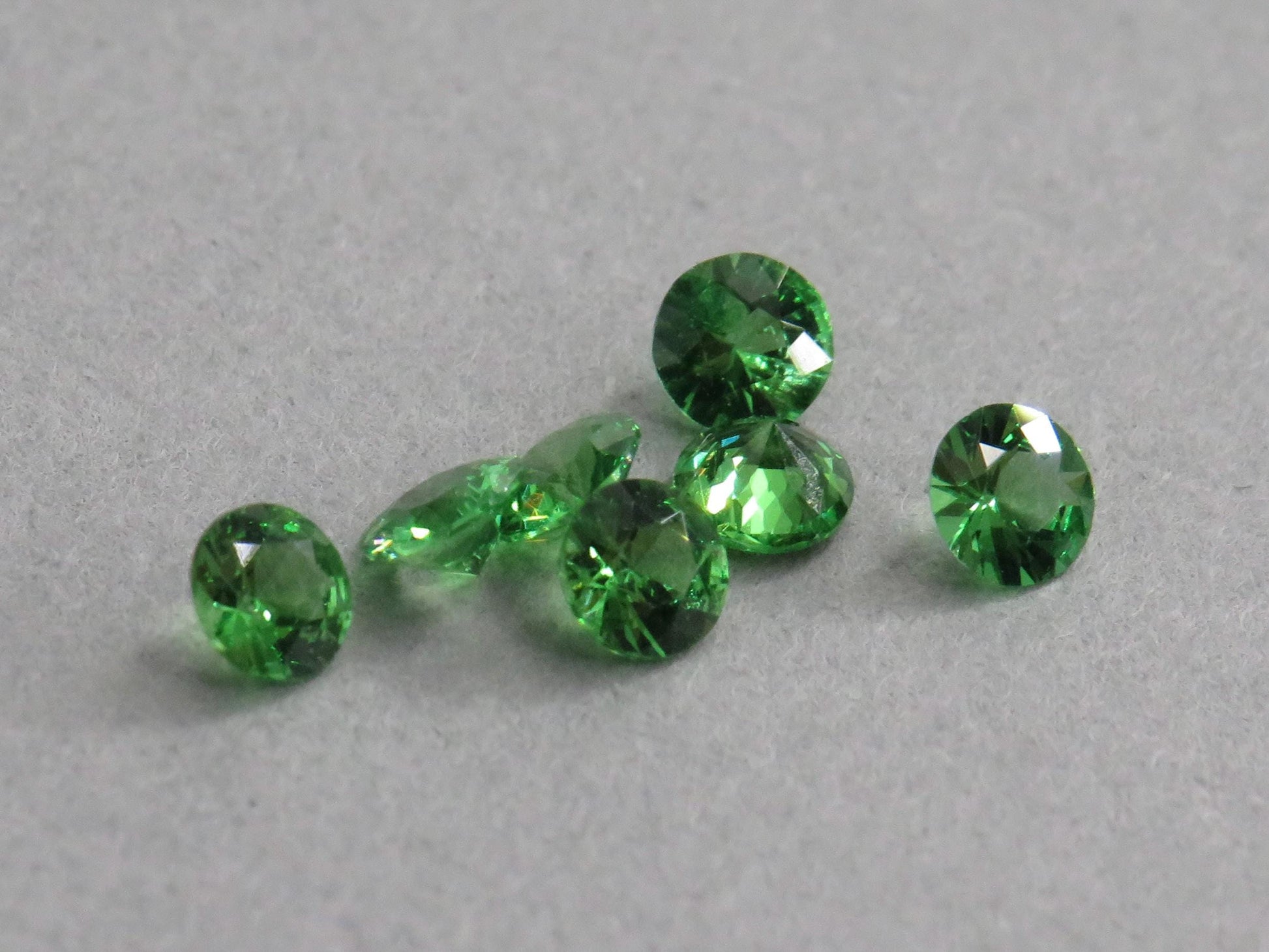 Tsavorite Garnet Loose Gemstones | Calibrated in 3mm and 2.5mm | Kenya - Tsavorite Garnet - GemEnthusiast