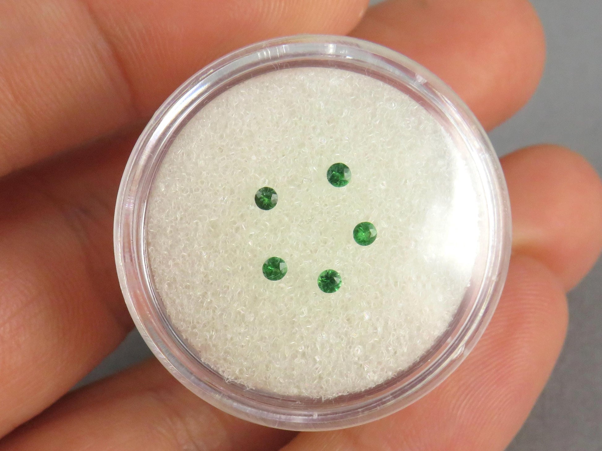 1.9mm Tsavorite Garnet | 5 Stone Lot | Natural Loose Gemstone | Kenya - Tsavorite Garnet - GemEnthusiast